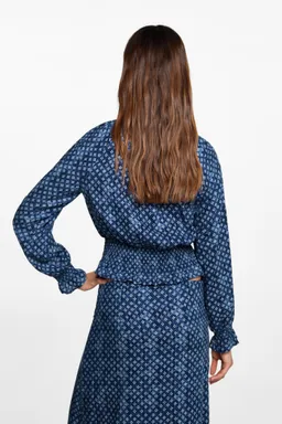 Blusa estampada con frunces de Mango Teen en Blusas para argentina
