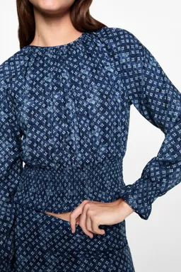 Blusa estampada con frunces de Mango Teen en Blusas para argentina