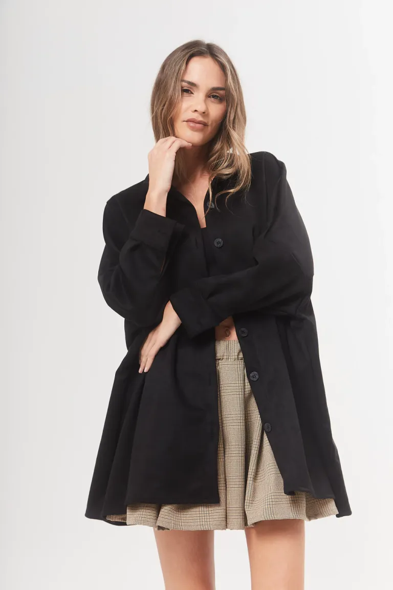 Camisa negra de corte amplio y canesú para mujer - Diseño elegante y versátil de Belle en Camisas para argentina