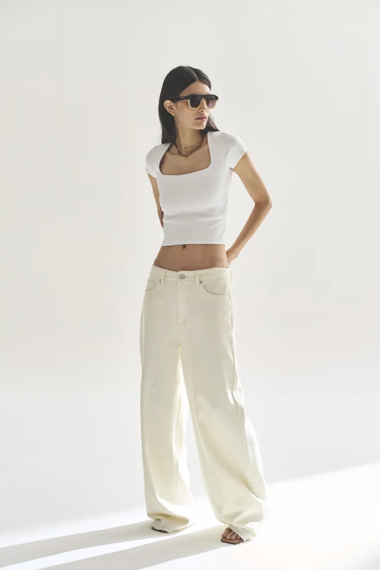 Pantalones de tiro alto y pierna ancha en color blanco para mujer de Akiabara en Pantalones para argentina