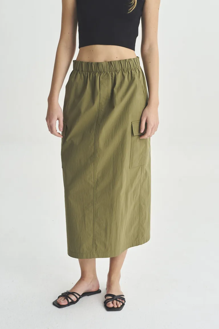 Pollera cargo midi de cintura alta en tono verde para mujer de Akiabara en Faldas para argentina