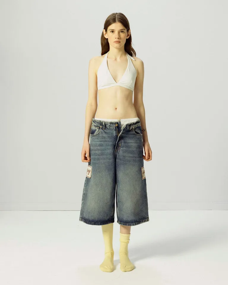Bermuda de jean oversize con estructura firme para un look casual y de tendencia de Prüne en Pantalones para argentina