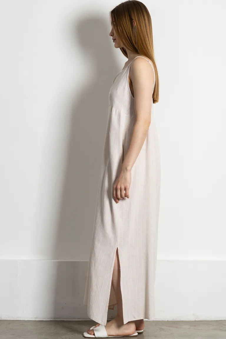 Vestido blanco de lino con silueta entallada y diseño elegante de Kill en Vestidos para argentina