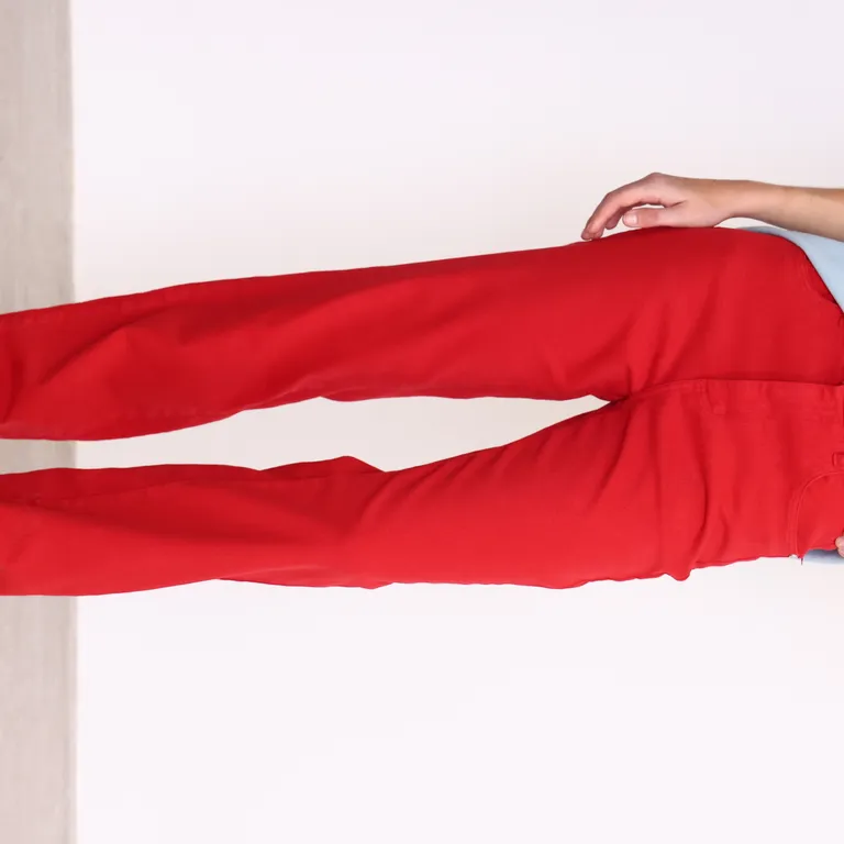 Pantalón de tiro medio en gabardina con lavado desgastado para mujer de Yagmour en Pantalones para argentina