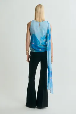 Blusa floral lazo de Mango en Blusas para argentina