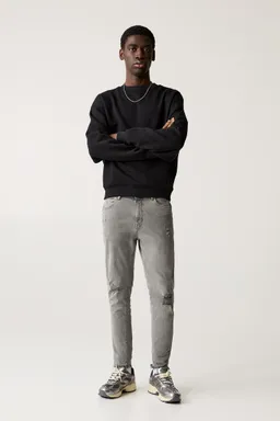 Jeans carrot rotos de Pull&Bear en Pantalones para argentina