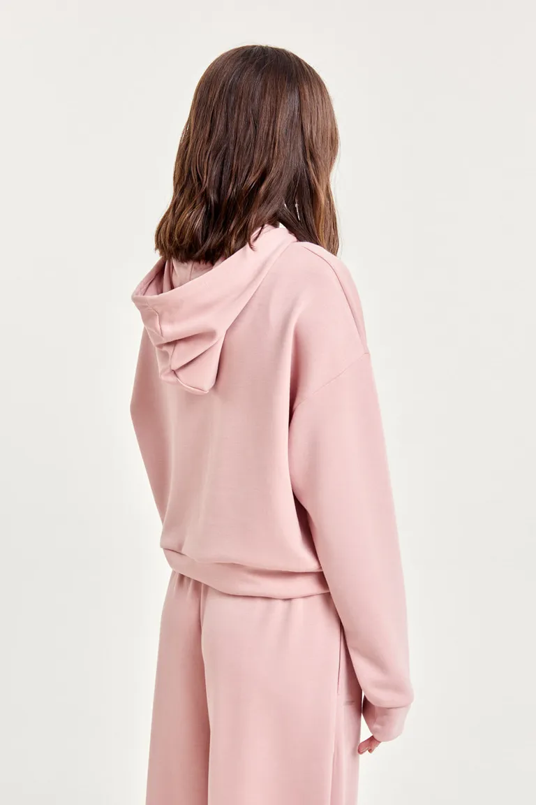 Campera rosa con capucha y bolsillo canguro, prenda versátil y confortable para el día a día de 47 Street en Buzos y Sweaters para argentina
