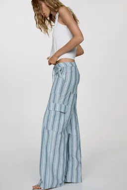 Pantalón rayas bolsillos cargo de Mango en Pantalones para argentina