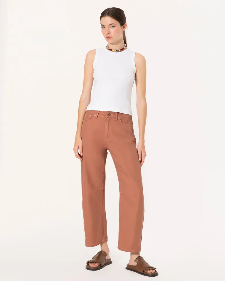 Pantalón de corte holgado y diseño descontracturado para un look fresco y moderno de Jazmin Chebar en Pantalones para argentina