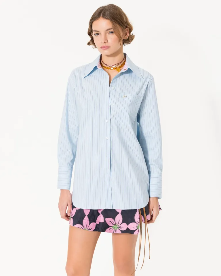 Camisa holgada a rayas con detalles distintivos para un estilo casual y refinado de Jazmin Chebar en Camisas para argentina