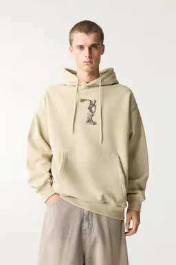 Buzo capucha discóbolo de Pull&Bear en Buzos y Sweaters para argentina