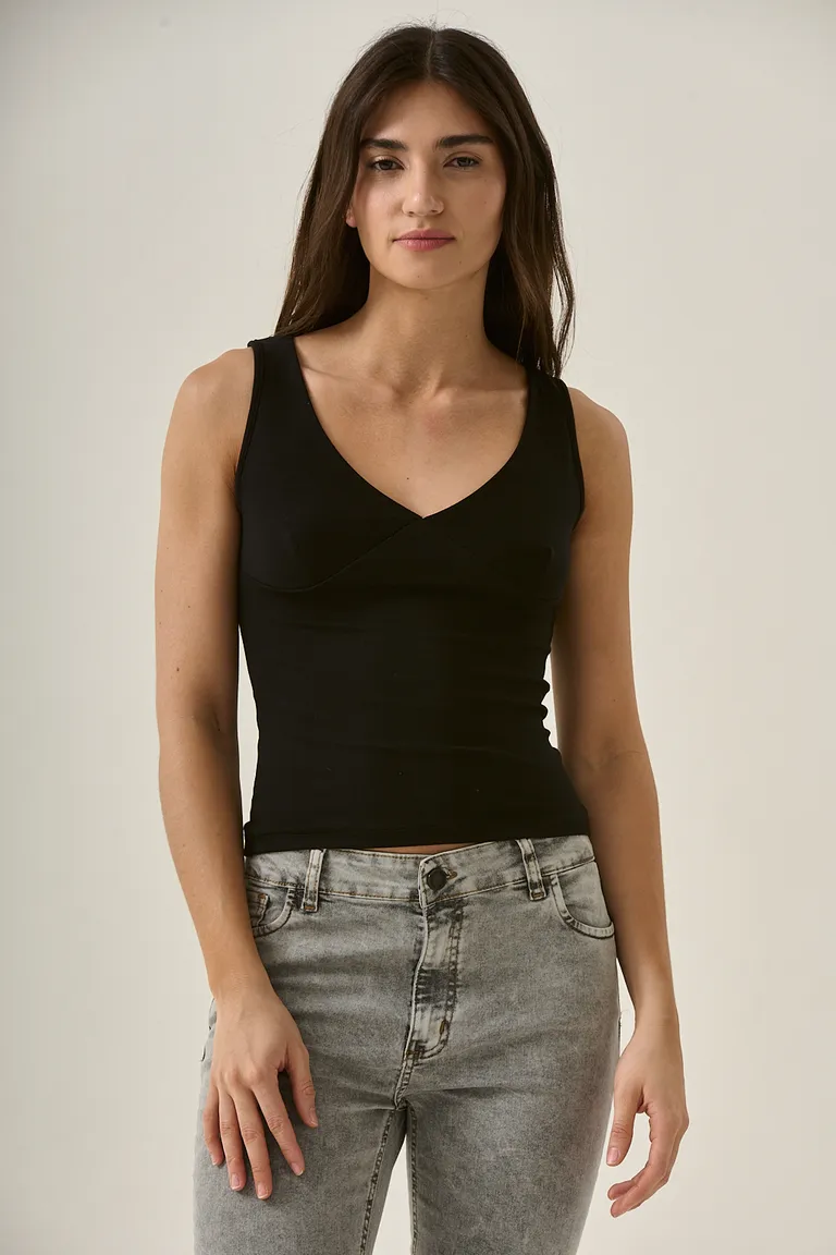 Musculosa negra de corte moderno y elegante para mujeres de Sweet en Tops para argentina