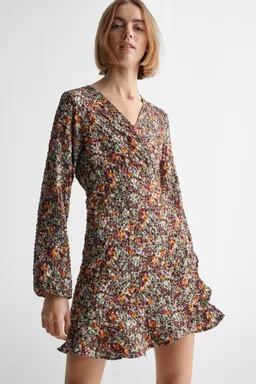 Vestido floral cruzado evasé de Mango Teen en Vestidos para argentina