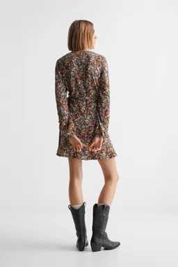 Vestido floral cruzado evasé de Mango Teen en Vestidos para argentina