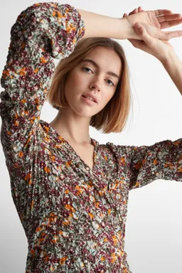Vestido floral cruzado evasé de Mango Teen en Vestidos para argentina