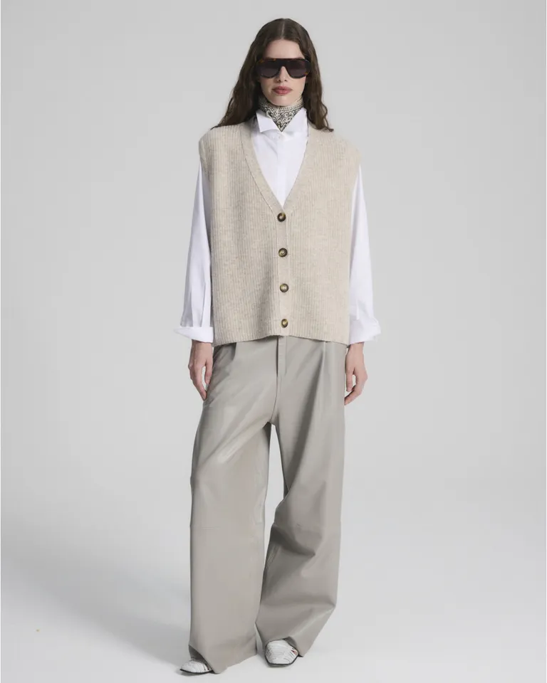 Chaleco tejido con escote en V y lazos ajustables en la espalda de Blue Sheep en Chalecos para argentina