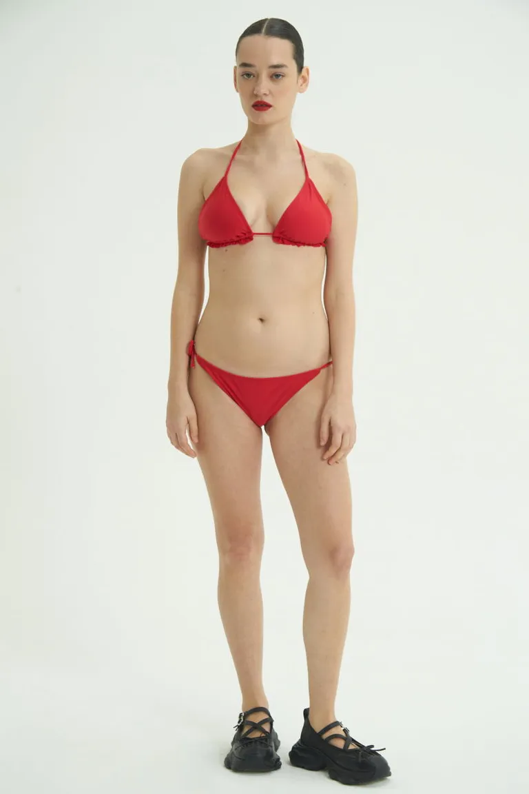 Bikini rojo con corpiño triangular y volados en la base de Las Pepas en Swimwear y Beachwear para argentina