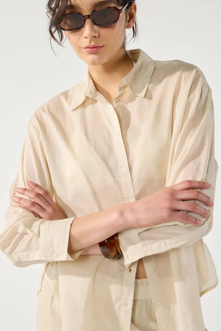 Camisa oversize de algodón con diseño asimétrico y mangas largas de Cuesta Blanca en Camisas para argentina