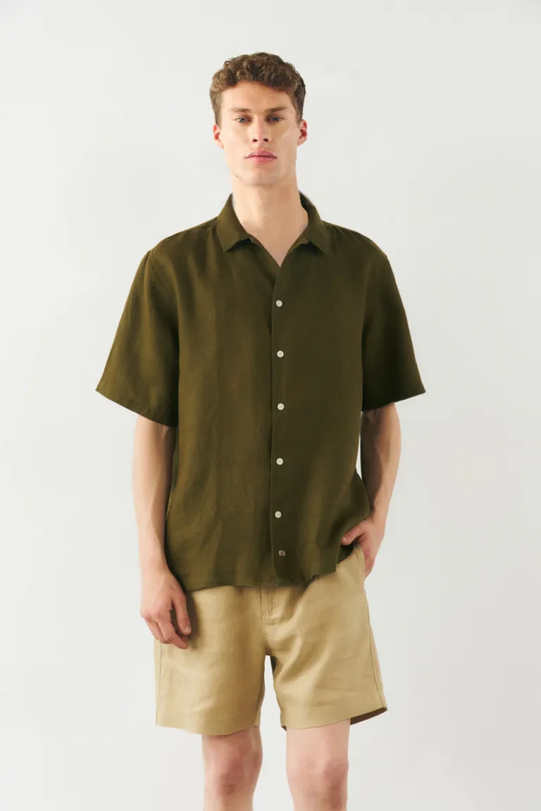 Camisa de lino verde oliva para hombre, corte regular y manga corta de Bensimon en Camisas para argentina