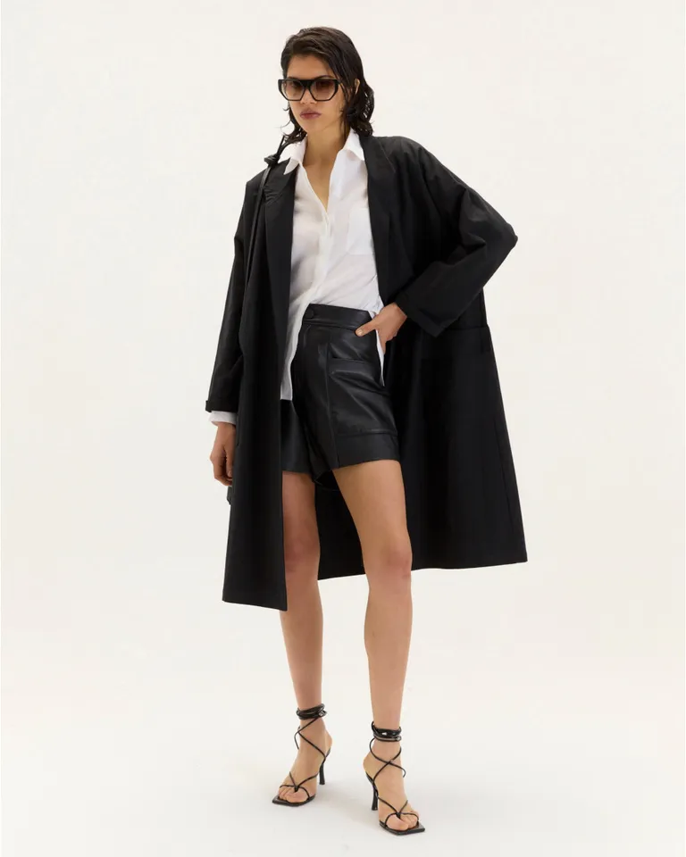 Abrigo oversize de diseño minimalista y elegante para mujer de Blue Sheep en Tapados para argentina