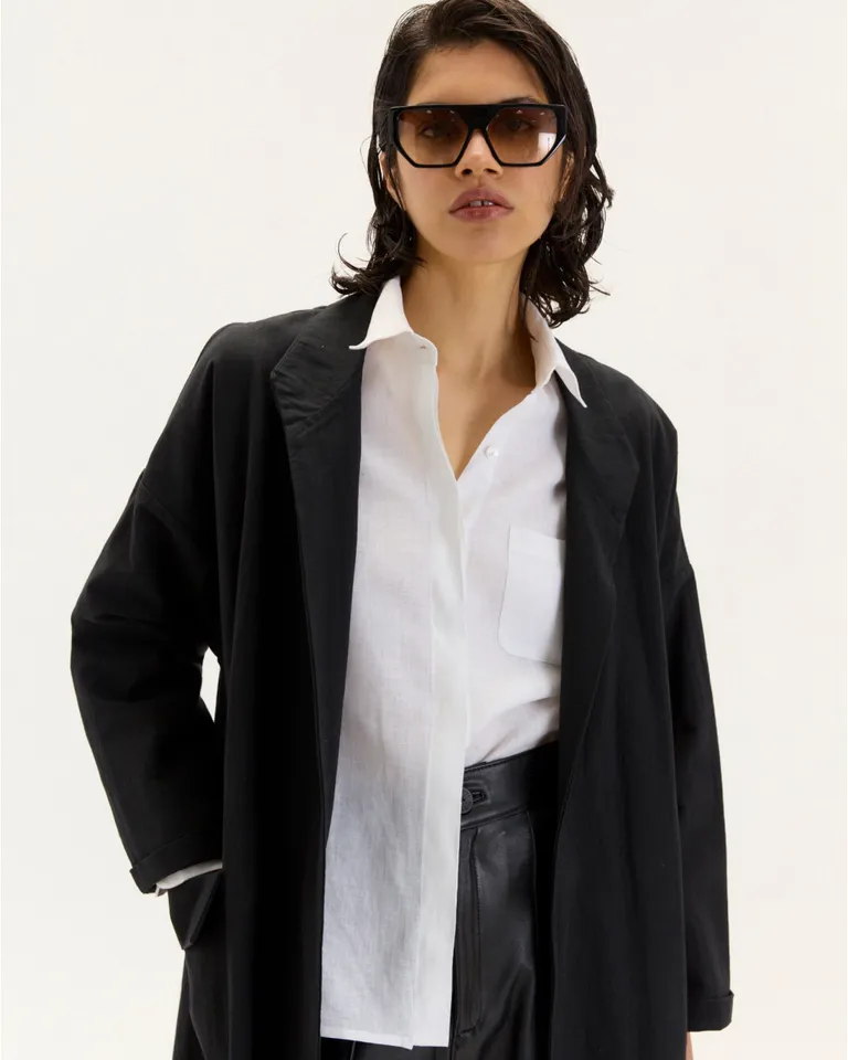 Abrigo oversize de diseño minimalista y elegante para mujer de Blue Sheep en Tapados para argentina