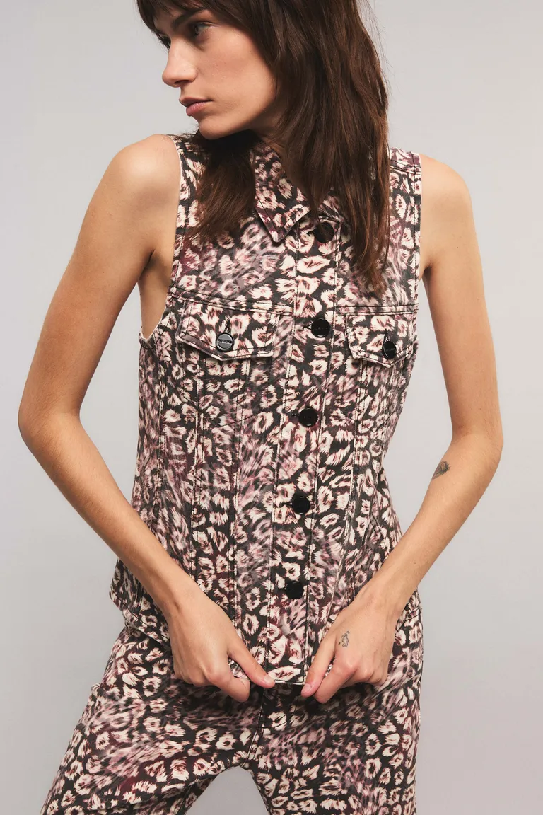 Chaleco de corte slim con estampado exclusivo para mujer de Kosiuko en Chalecos para argentina