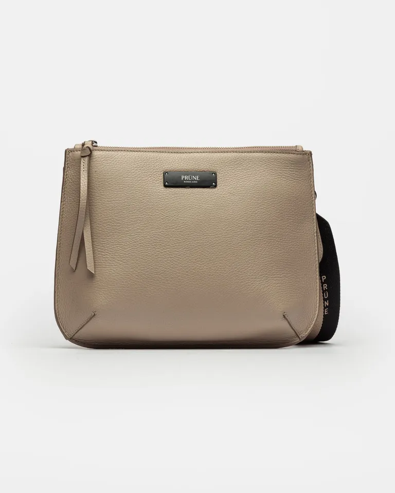 Bandolera clásica de cuero graneado con correa larga para cruzar de Prüne en Bolsos y Carteras para argentina