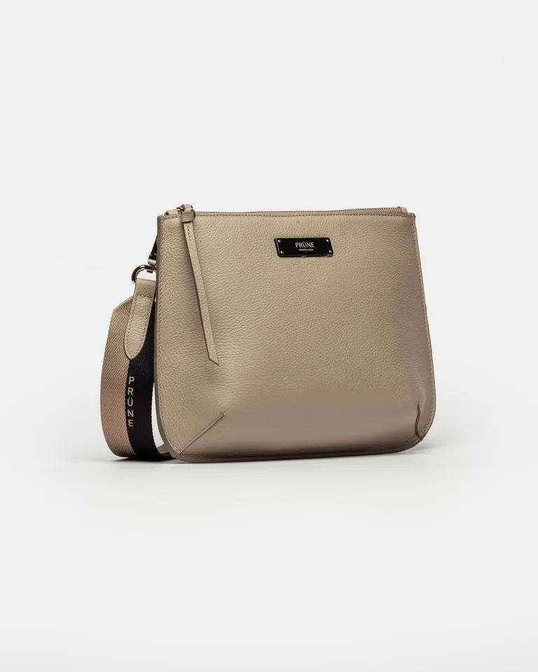 Bandolera clásica de cuero graneado con correa larga para cruzar de Prüne en Bolsos y Carteras para argentina