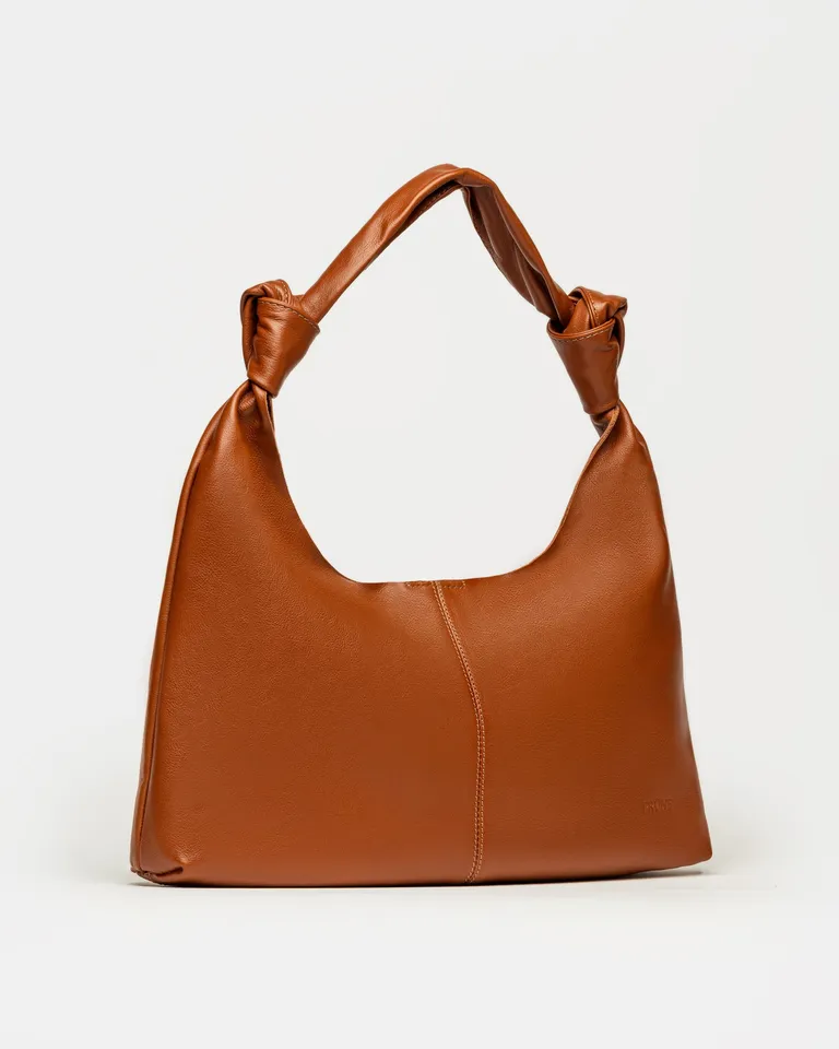 Cartera de hombro con diseño orgánico y manijas con nudos, silueta blanda y bolsillo organizador interno de Prüne en Bolsos y Carteras para argentina