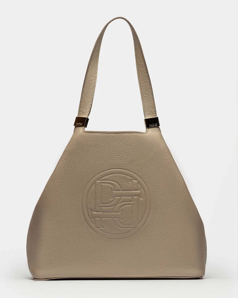 Bolso eterial de cuero graneado con diseño minimalista y funcional de Prüne en Bolsos y Carteras para argentina