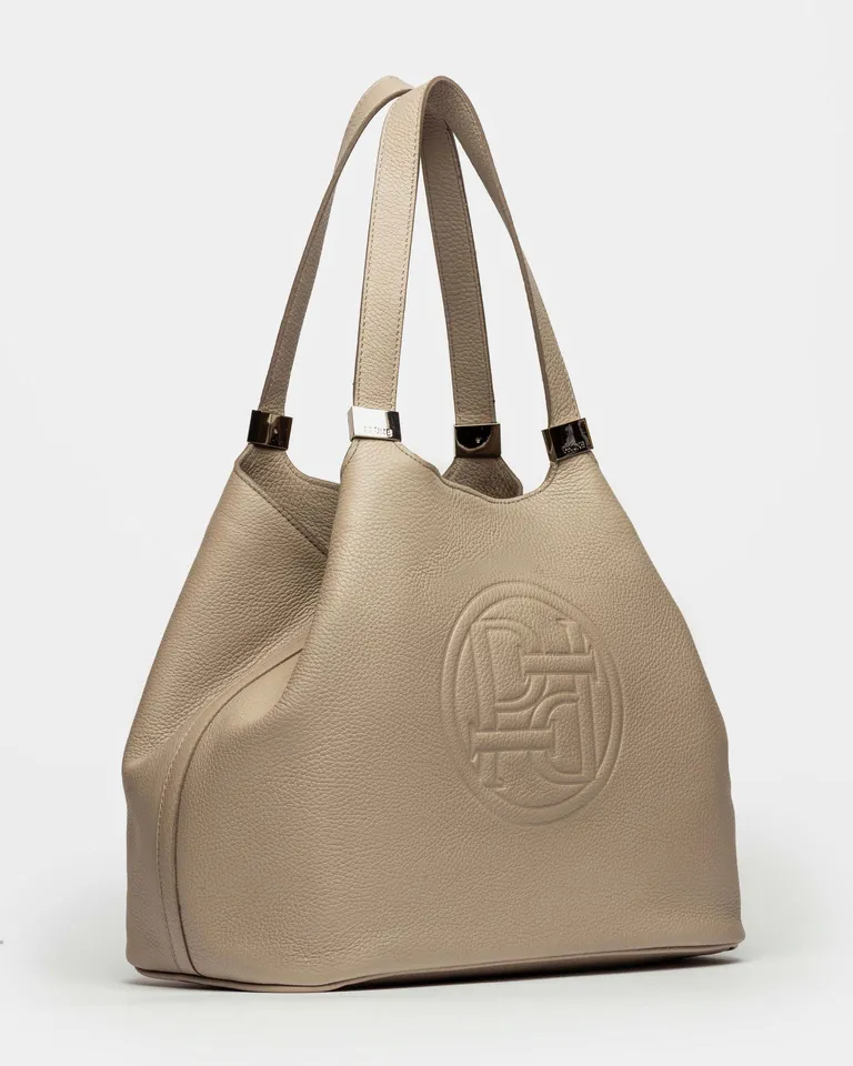 Bolso eterial de cuero graneado con diseño minimalista y funcional de Prüne en Bolsos y Carteras para argentina