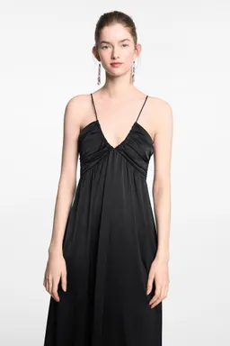 Vestido largo plisado de Mango Teen en Vestidos para argentina