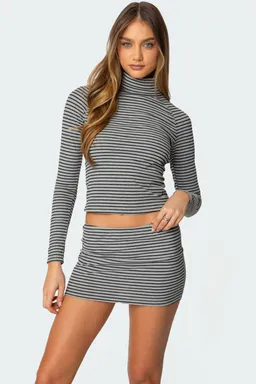 Top cuello tortuga rayado leana de Edikted en Tops para argentina
