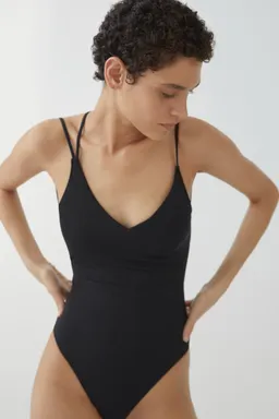 Traje baño escote de Mango en Swimwear y Beachwear para argentina