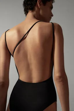 Traje baño escote de Mango en Swimwear y Beachwear para argentina