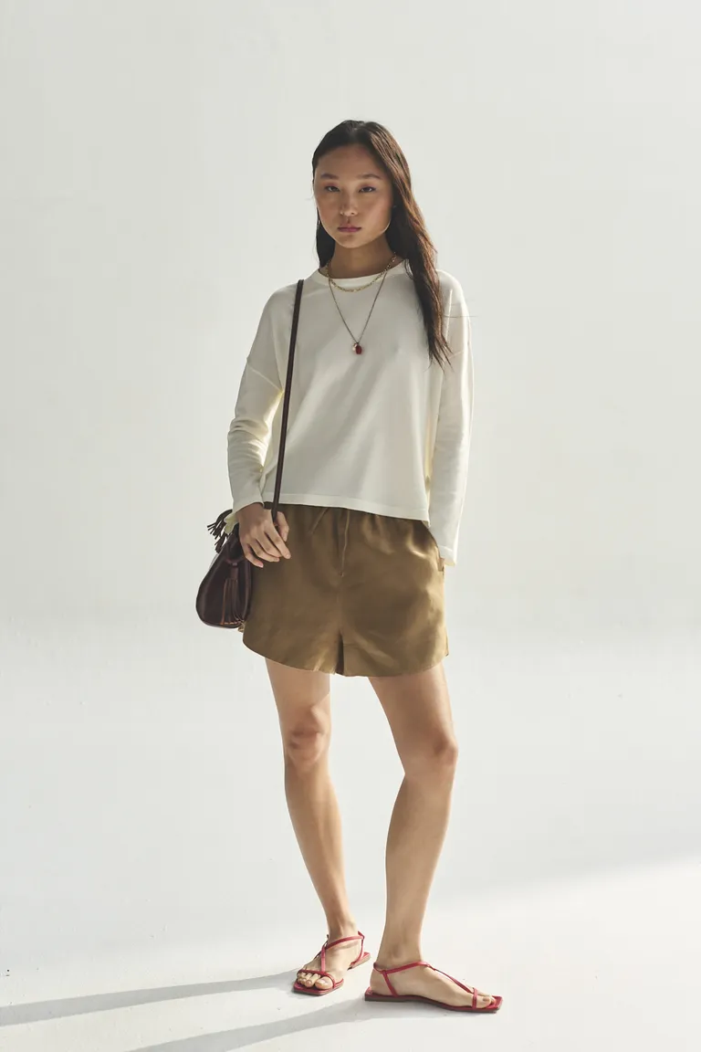 Sweater crema de punto, diseño sencillo y elegante para un estilo casual y moderno de Akiabara en Buzos y Sweaters para argentina