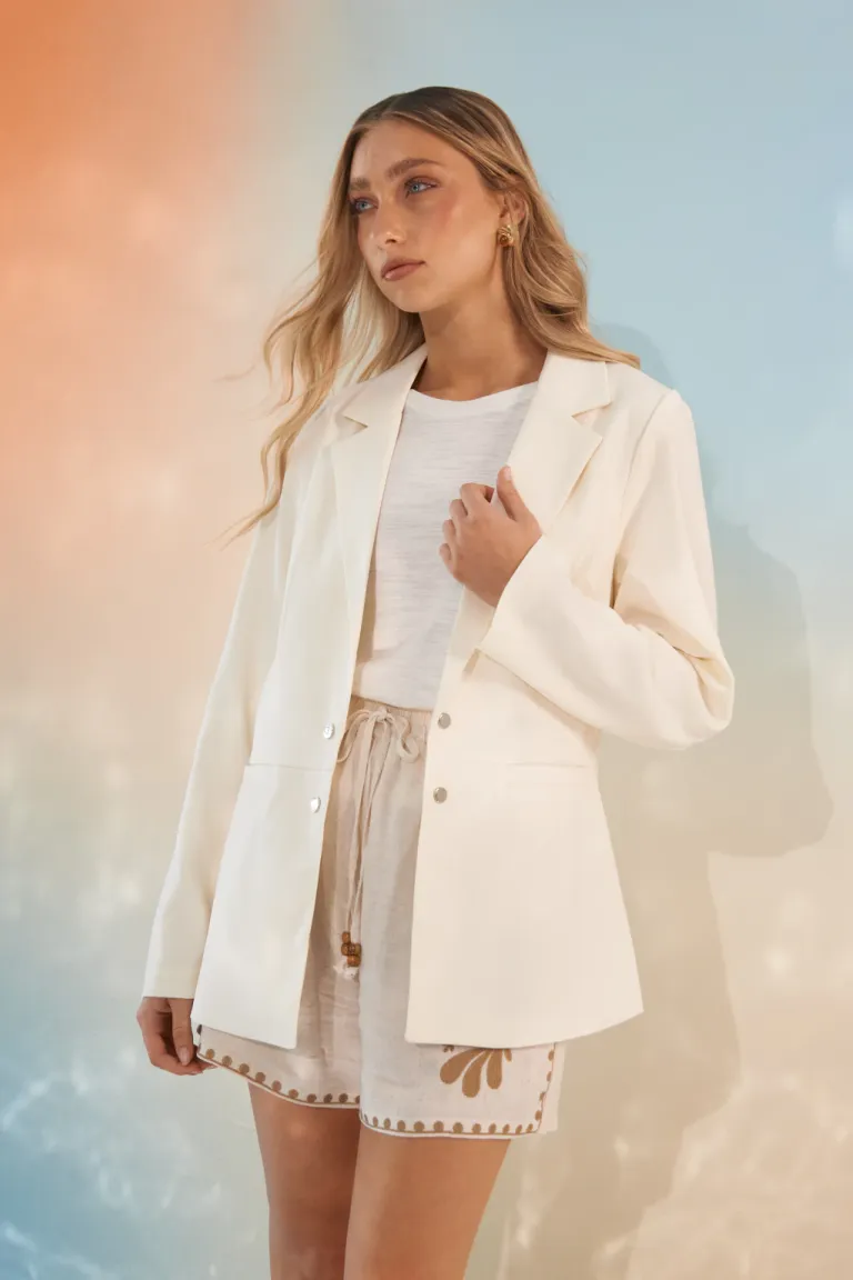 Blazer elegante de corte clásico en color blanco para mujer de Apricot en Blazers para argentina