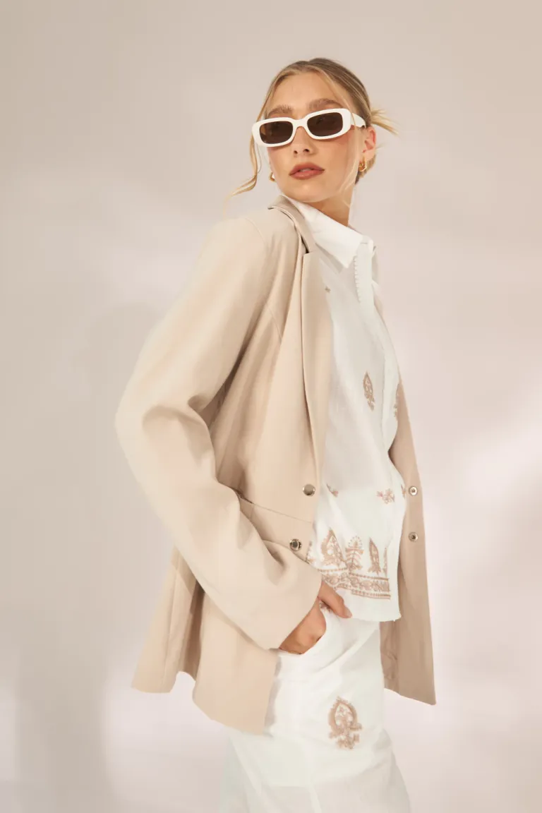 Blazer elegante de corte clásico en color blanco para mujer de Apricot en Blazers para argentina