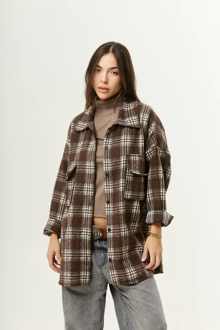 Camisaco oversize en diseño cuadrille de tono grisáceo para mujer de Belle en Chaquetas para argentina