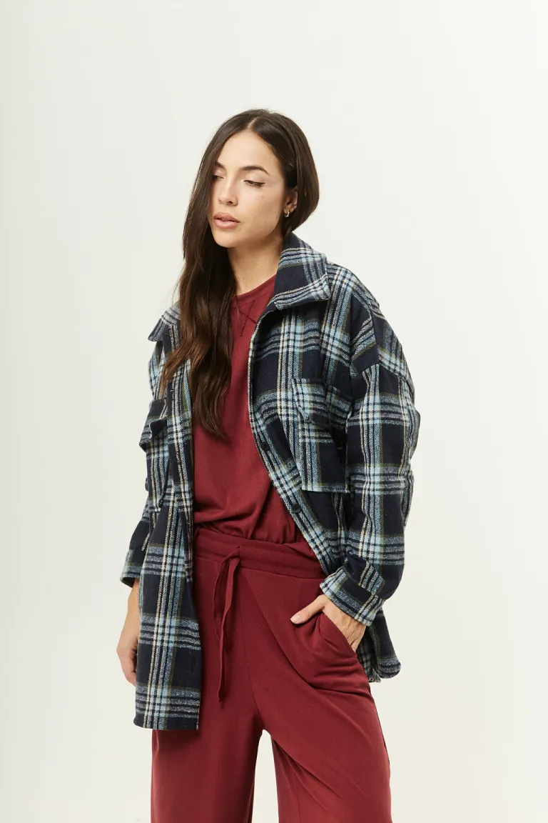 Camisaco oversize en diseño cuadrille de tono grisáceo para mujer de Belle en Chaquetas para argentina