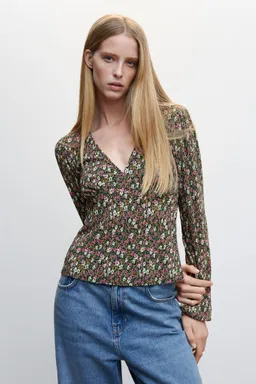 Blusa escote pico de Mango en Blusas para argentina