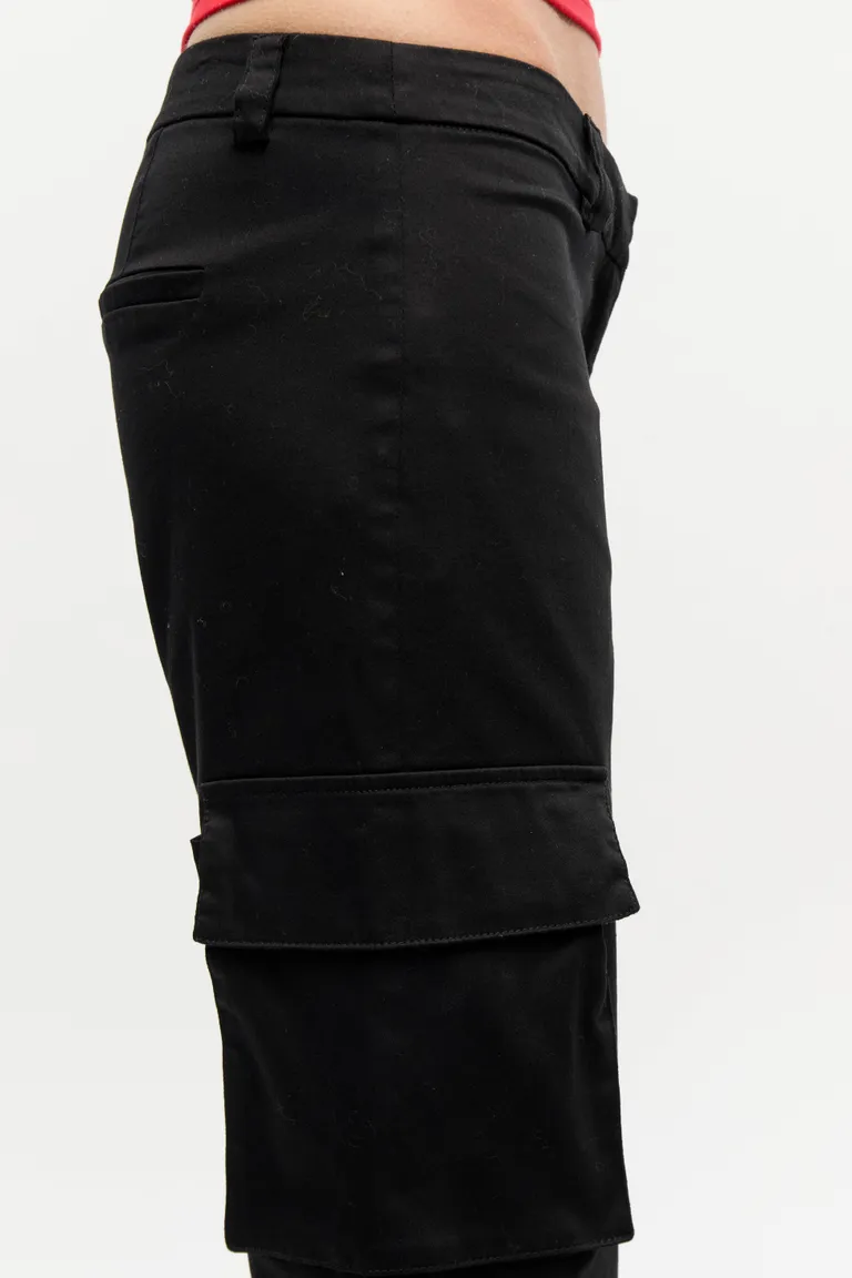 Pantalón cargo de corte elegante y diseño moderno para mujeres de Ay Not Dead en Pantalones para argentina