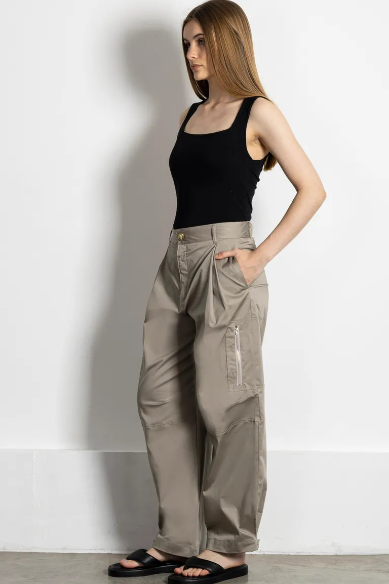 Remera Rutilia negra de algodón para mujer - Escote cuadrado y vista interior en el delantero de Kill en Remeras para argentina