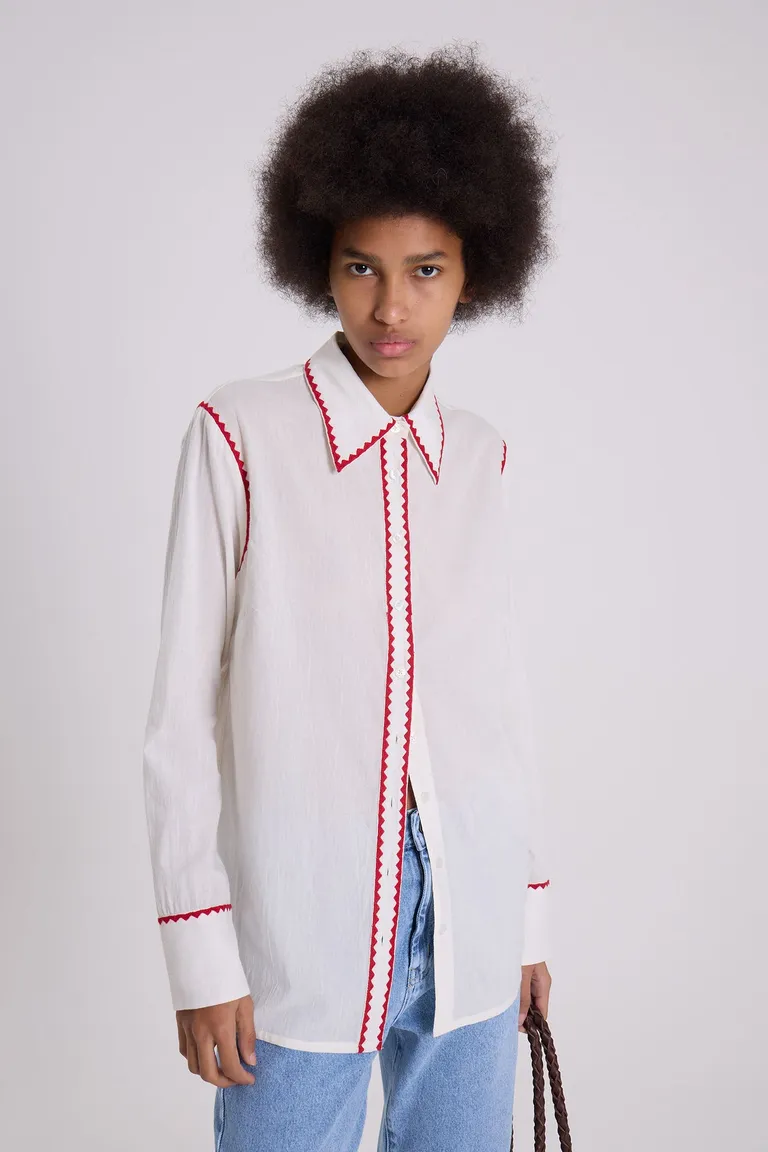 Camisa blanca con bordados en cuello y puños para mujer de Maria Cher en Camisas para argentina