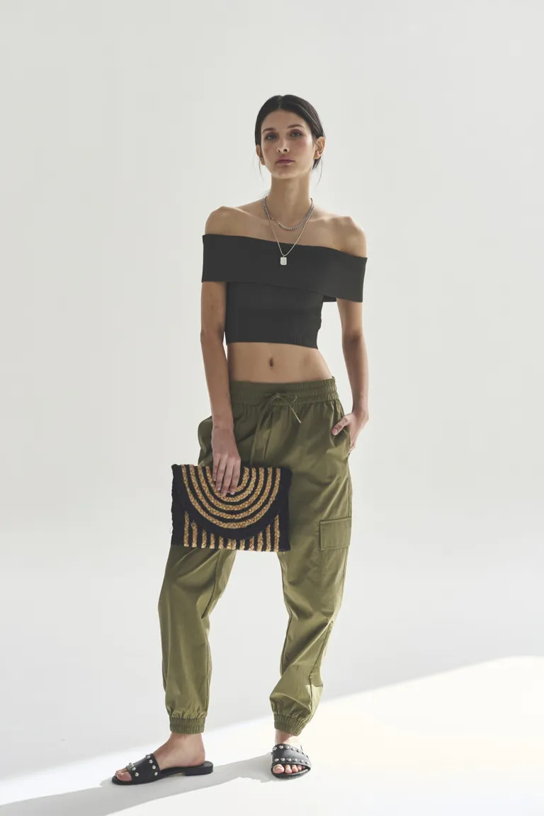 Top strapless negro de diseño moderno y elegante para mujeres de Akiabara en Tops para argentina