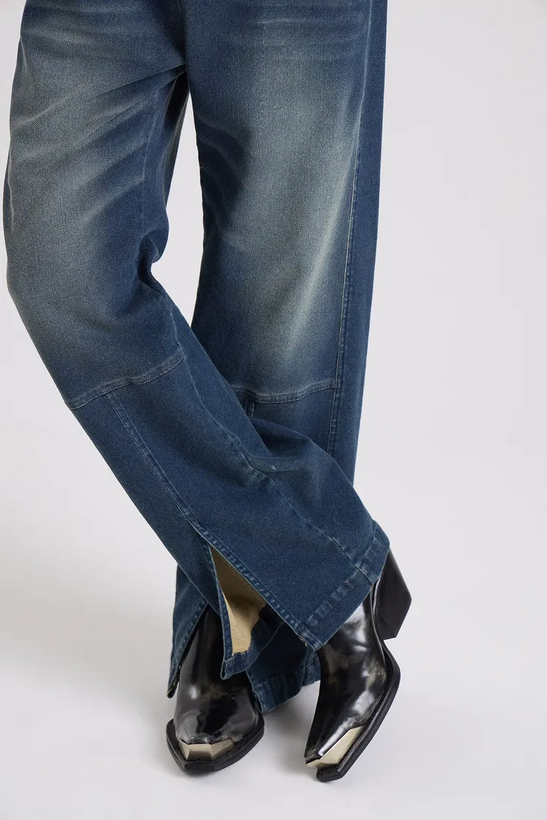 Pantalón de corte amplio con cintura elastizada y tajos en el ruedo de Maria Cher en Pantalones para argentina