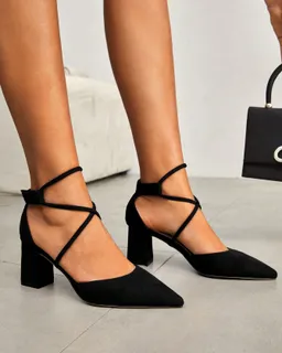 Chicest tacones gruesos vinotinto de Cuccoo en Zapatos con Tacos para argentina