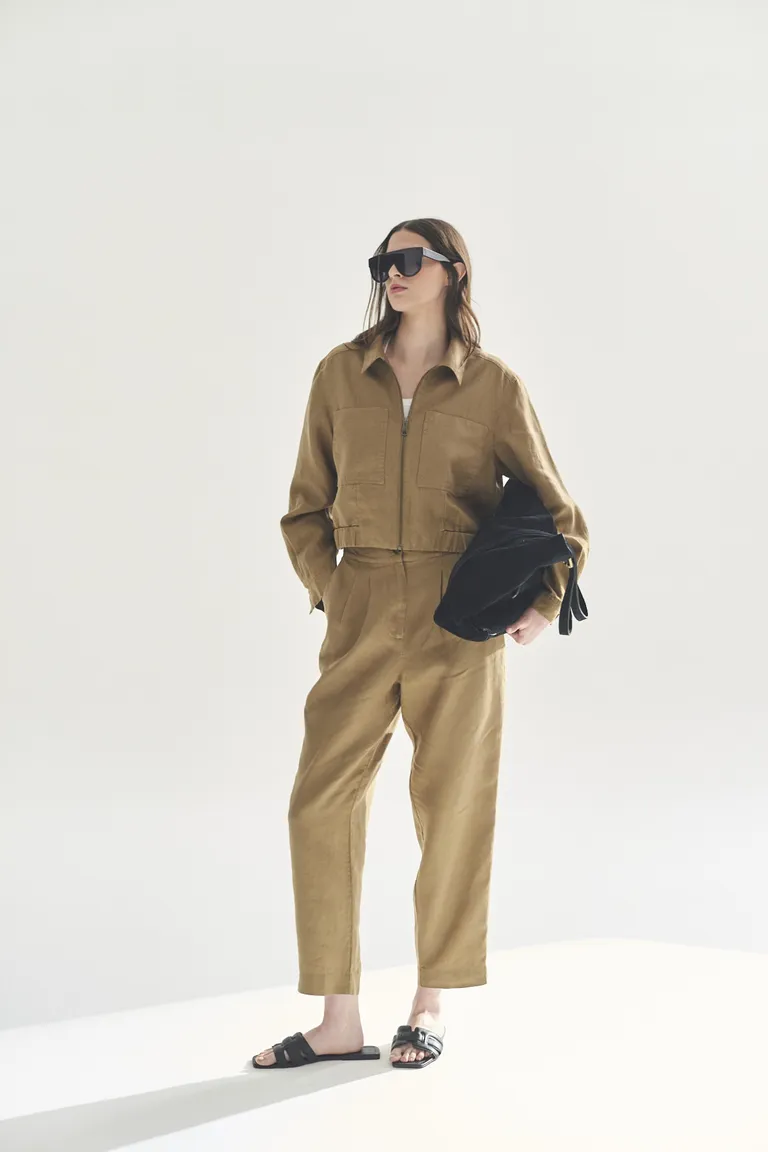 Chaqueta Marrón de Corte Recto y Bolsillos Prácticos para Mujer de Akiabara en Chaquetas para argentina