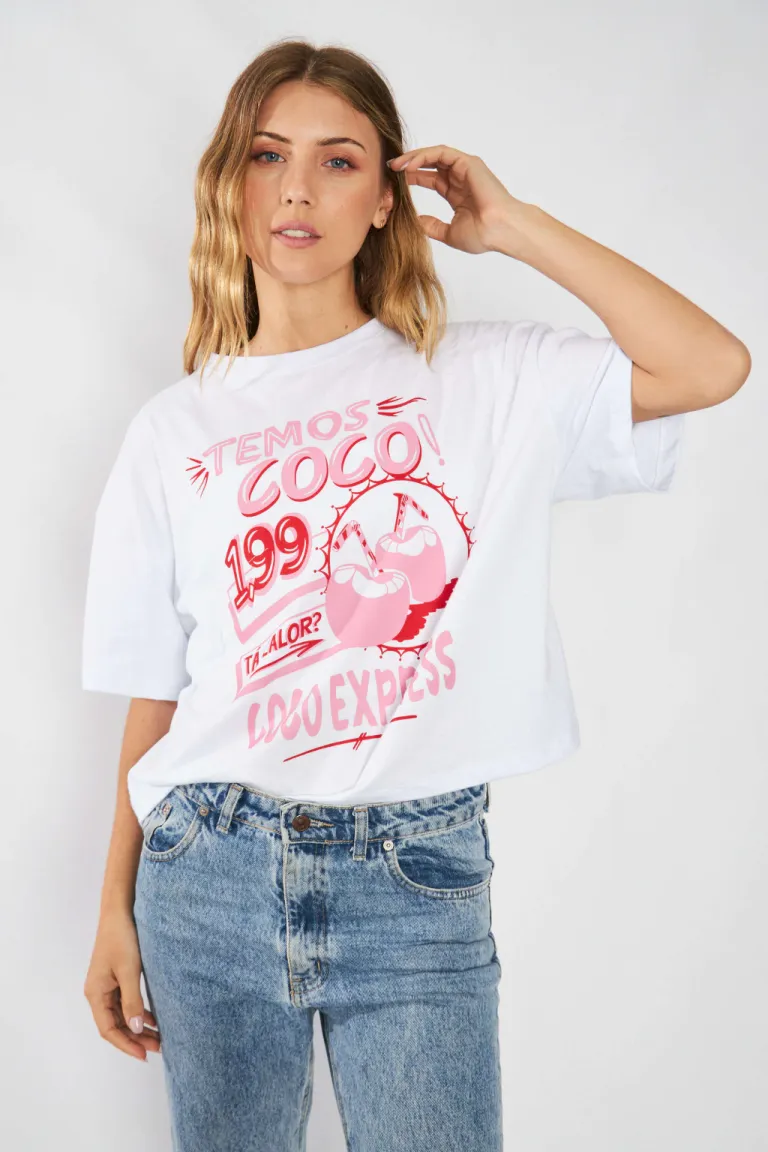 Remera oversize blanca con estampa rosa de inspiración gráfica y vintage de Belle en Remeras para argentina