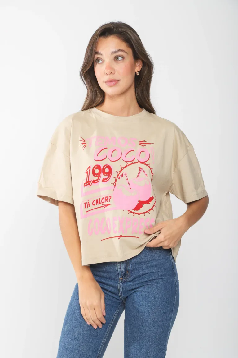 Remera oversize blanca con estampa rosa de inspiración gráfica y vintage de Belle en Remeras para argentina